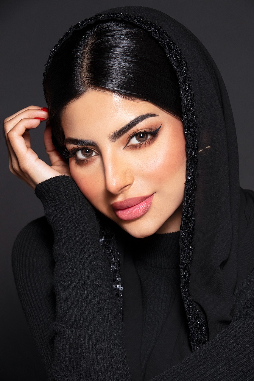 عدسات امارا - عبوة من عدستين - ألوان المشاهير 2022 - شهد الزهراني - بروميس