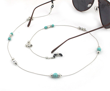 سلسلة نظارة فضية مع خرز مايوركا أخضر